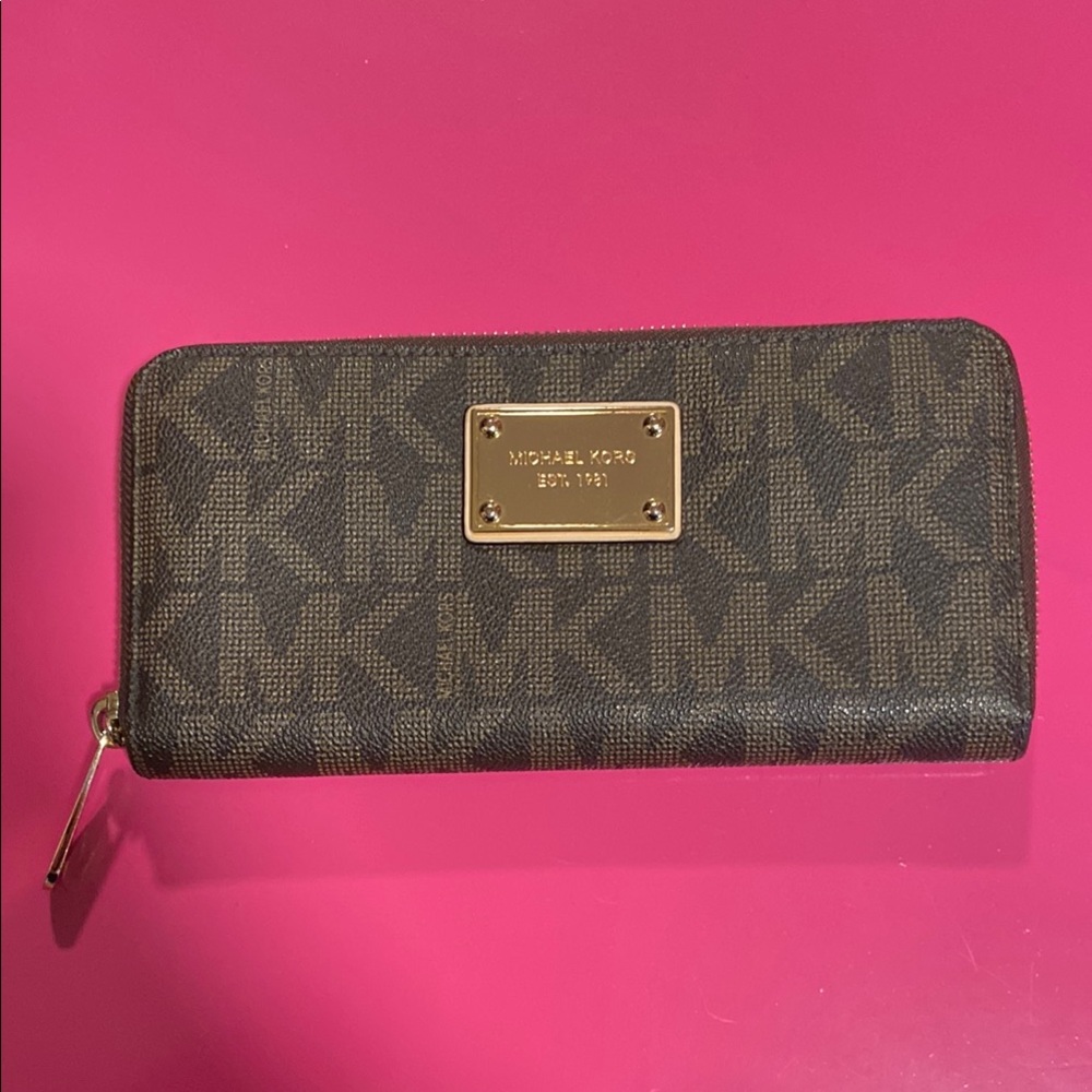 Michael Kors Brown Monogram Logo Jet Set Zip Around Wallet NWOT